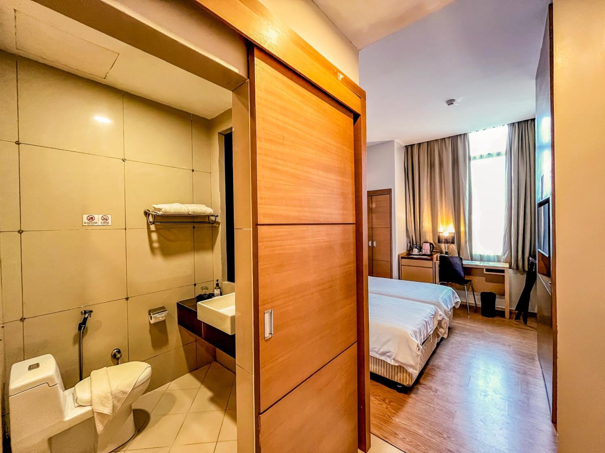 Courtyard Hotel 1Borneo Kota Kinabalu Exterior foto